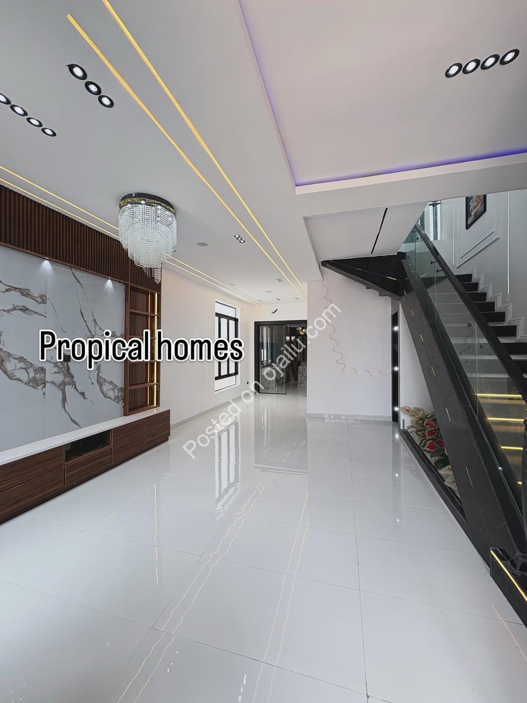 Dream Home Oasis: 4BR Duplex with Pool & BQ