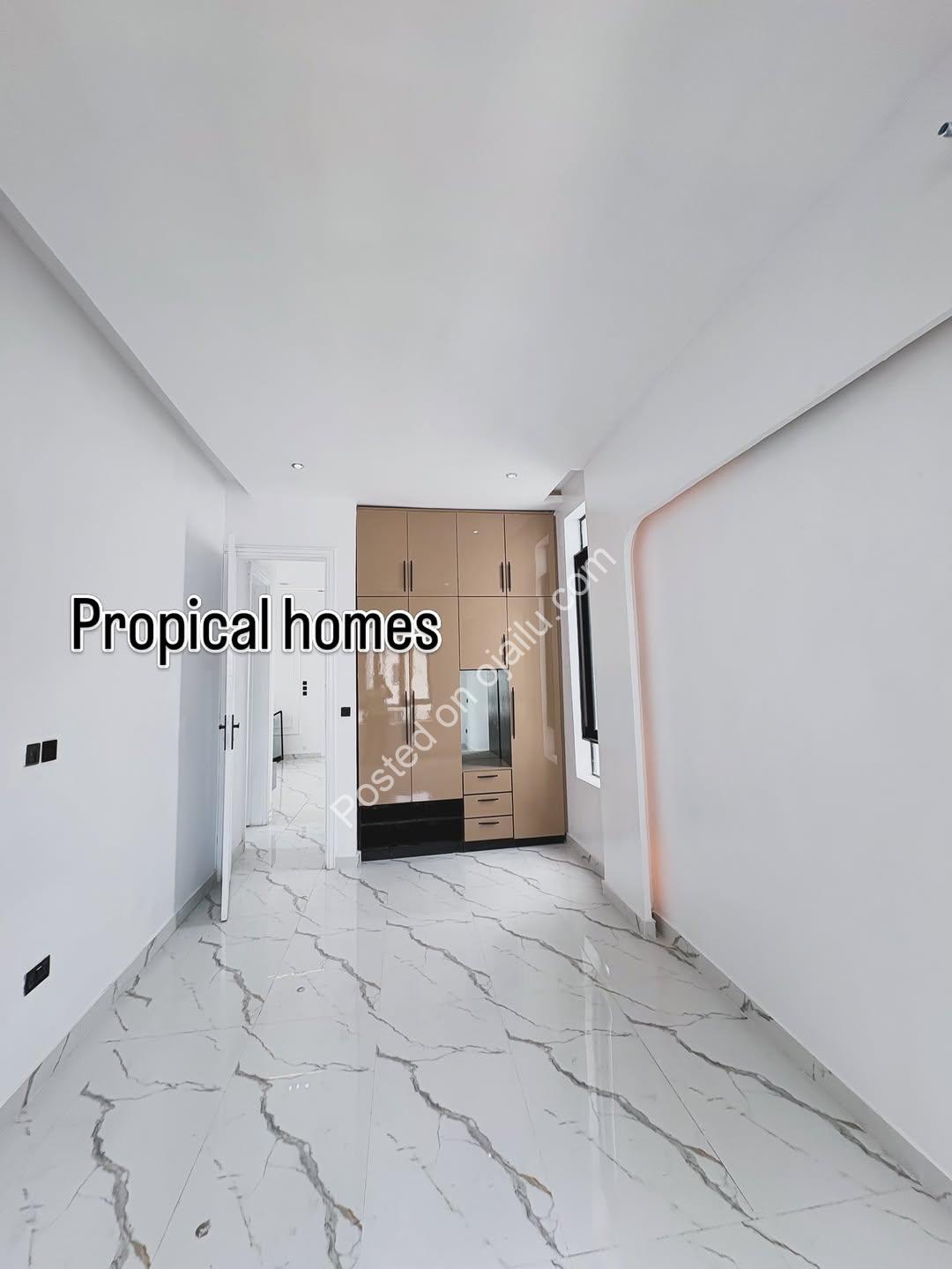 Dream Home Oasis: 4BR Duplex with Pool & BQ