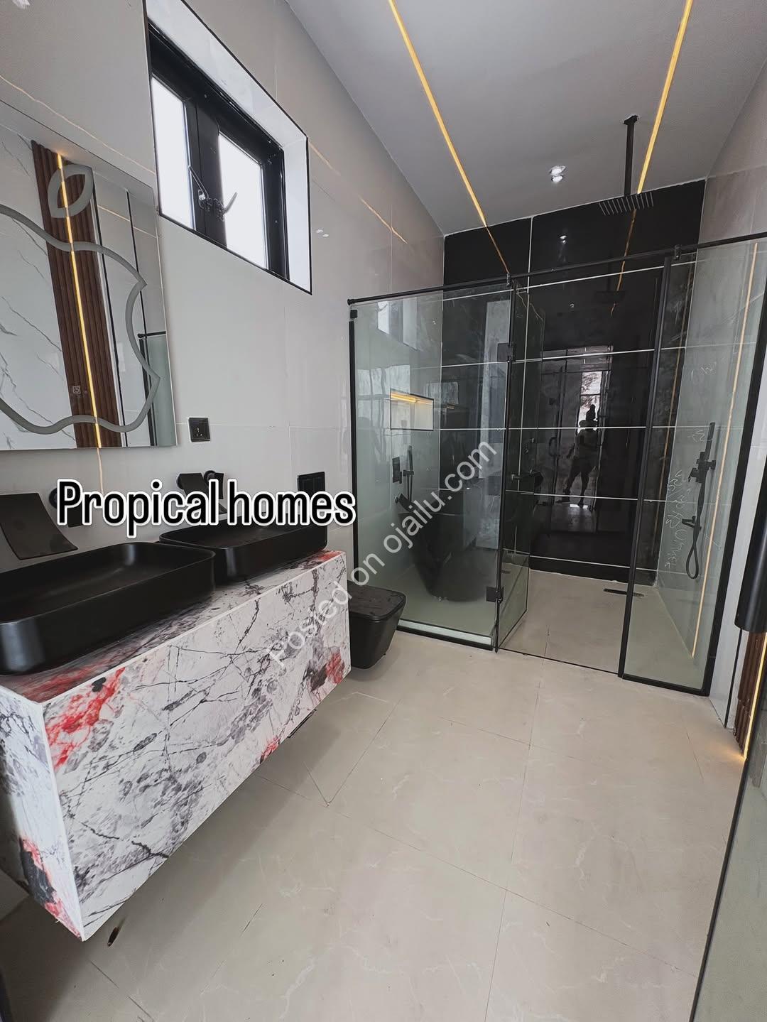 Dream Home Oasis: 4BR Duplex with Pool & BQ