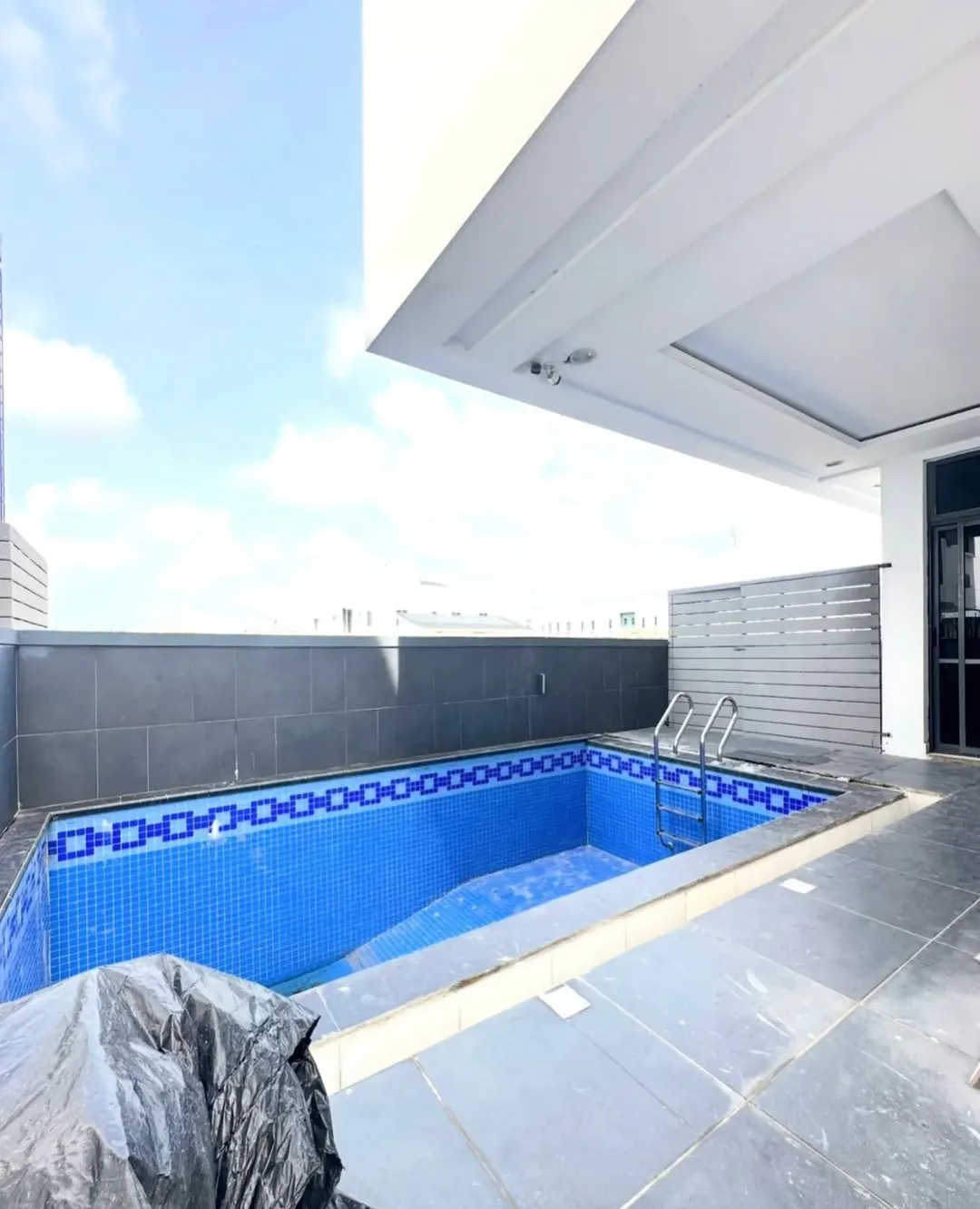 Lekki’s Ultimate 5-Bedroom Haven with Cinema & Pool