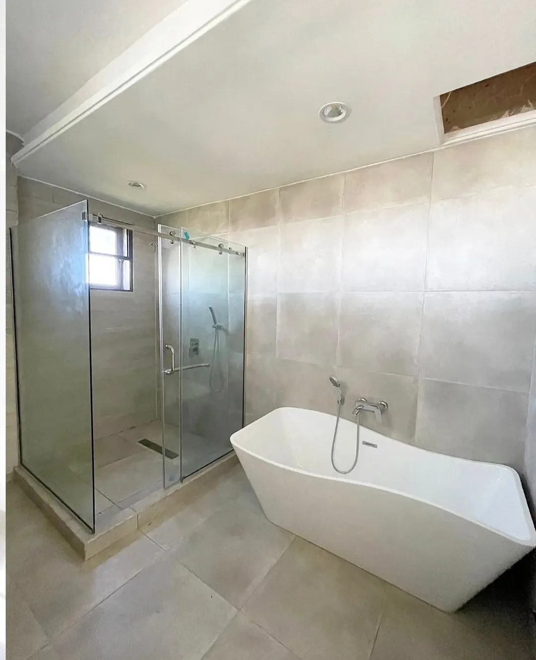 Lekki’s Ultimate 5-Bedroom Haven with Cinema & Pool