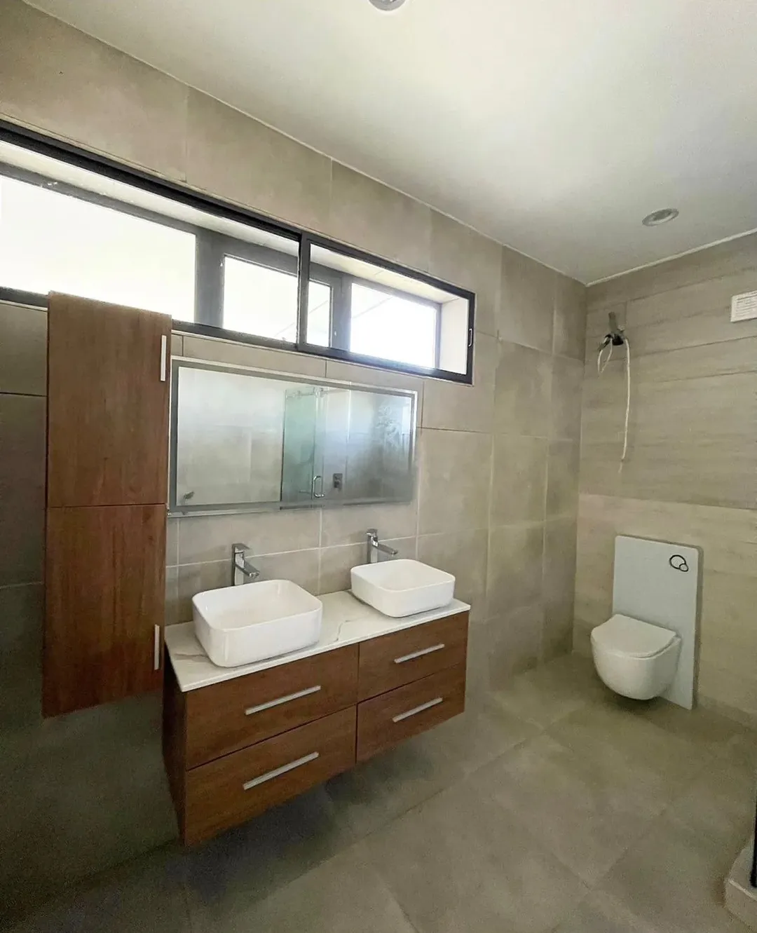 Lekki’s Ultimate 5-Bedroom Haven with Cinema & Pool