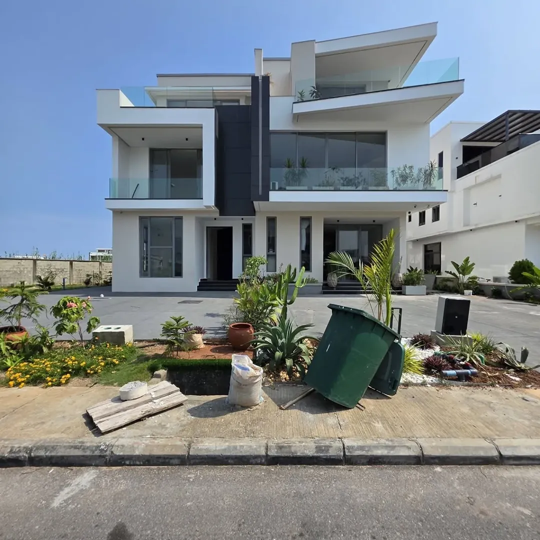 Exquisite 4-Bed Duplex with Cinema & Pool in Lekki