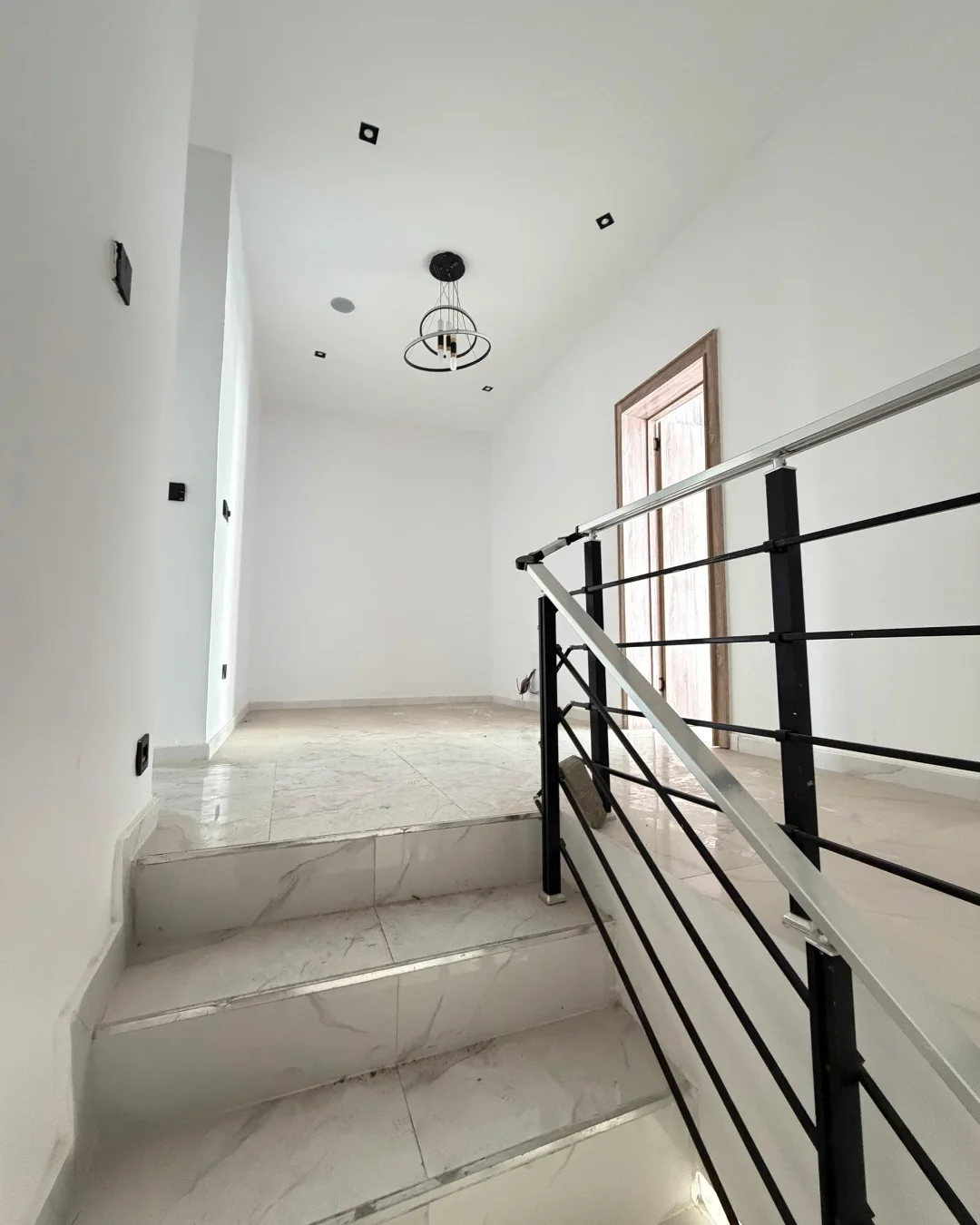 Dream Family Haven: 4BR Terrace Duplex in Prime Ikota