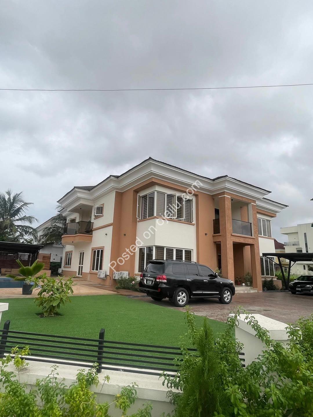 Lagos Luxury: 5-Bed Dream Estate with Pool & Smart Tech