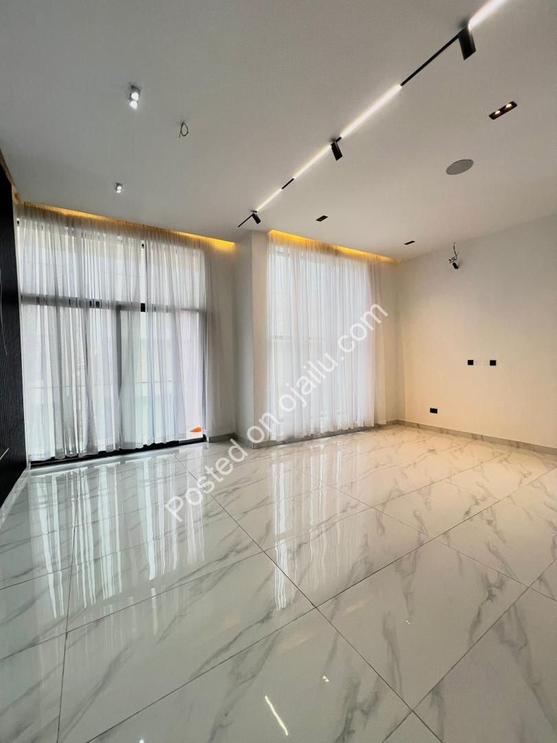 Lekki’s Ultimate Family Sanctuary with Private Pool