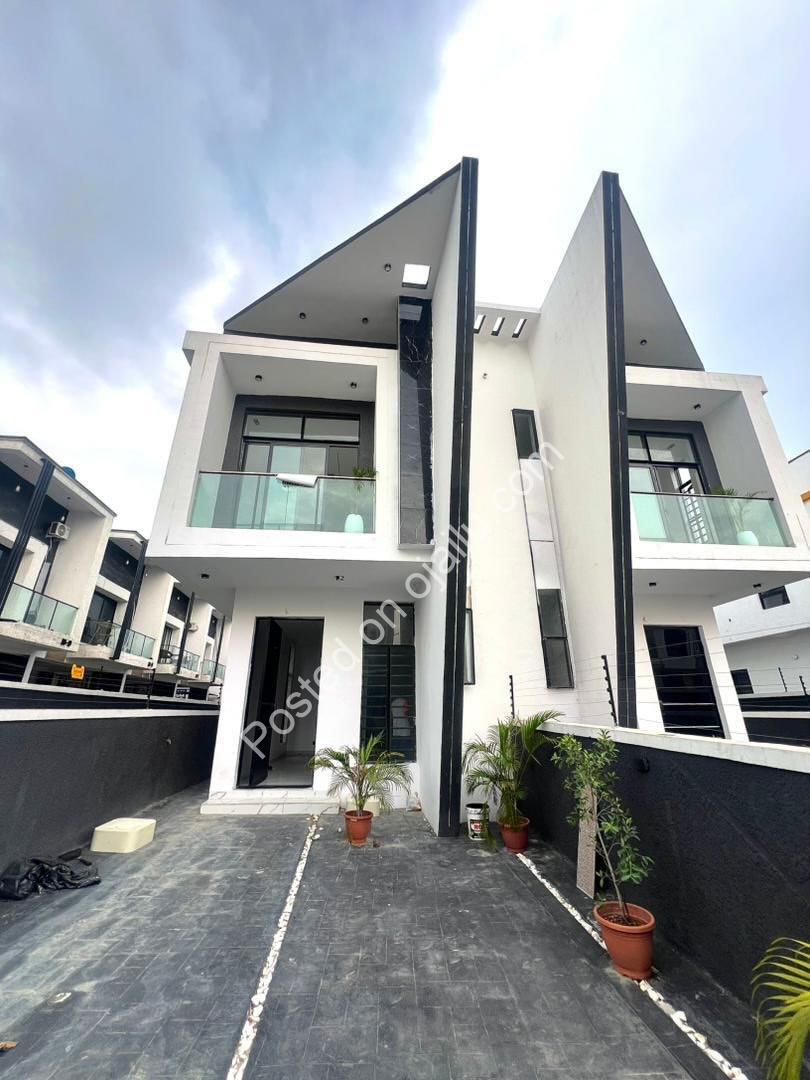Lekki’s Finest: Spacious 4-Bed Duplex in Secure Estate