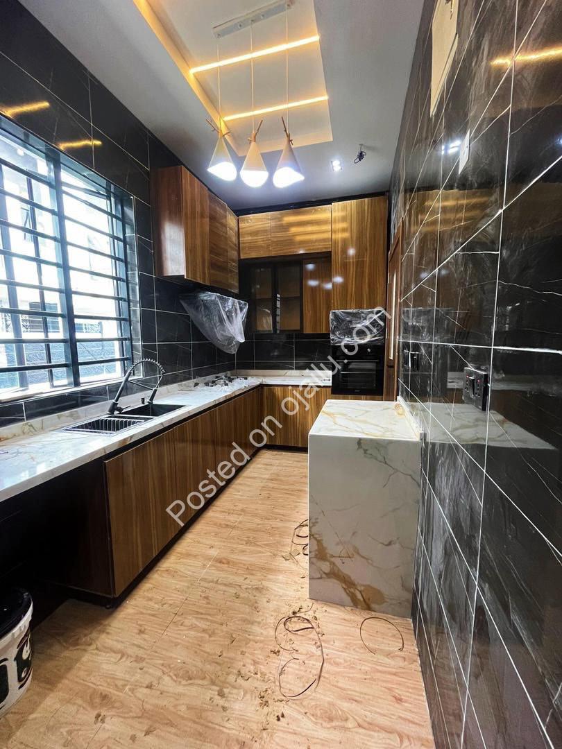 Lekki’s Finest: Spacious 4-Bed Duplex in Secure Estate