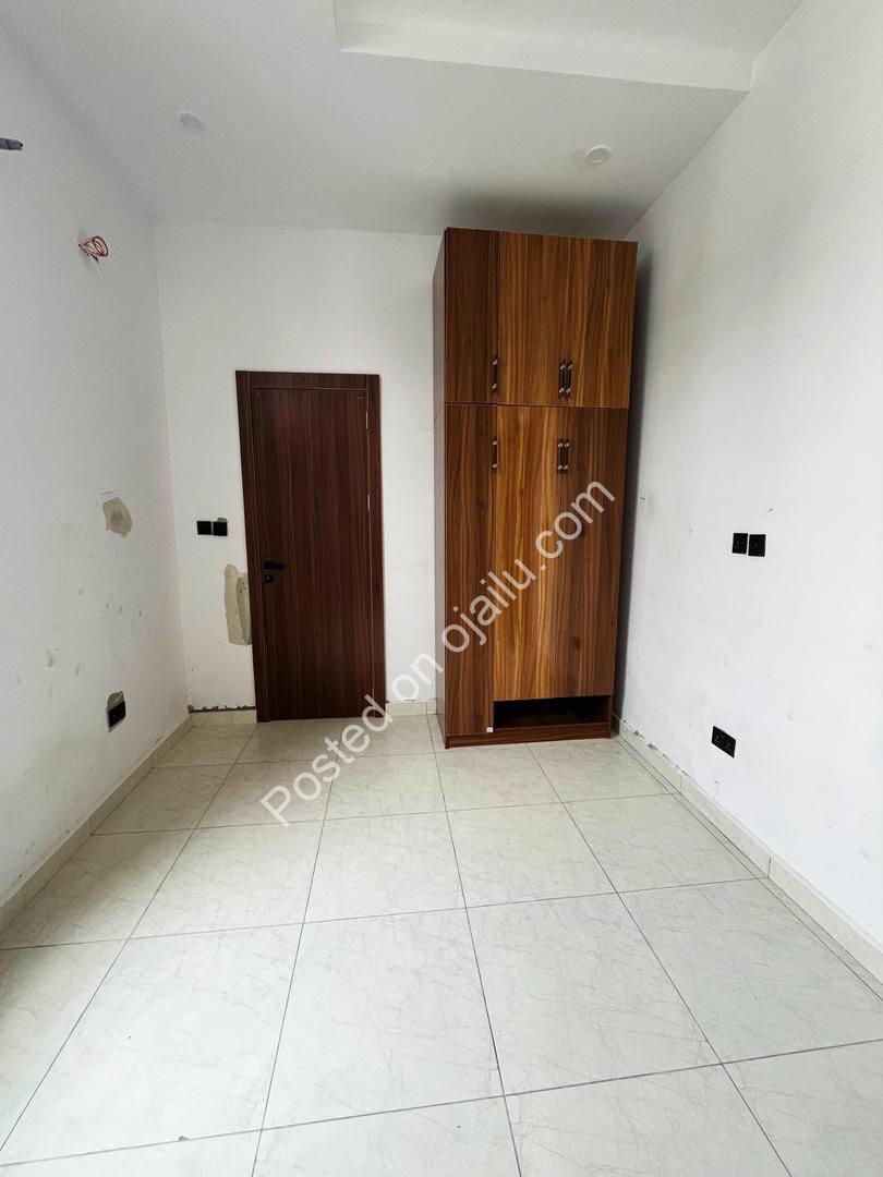 Lekki’s Finest: Spacious 4-Bed Duplex in Secure Estate