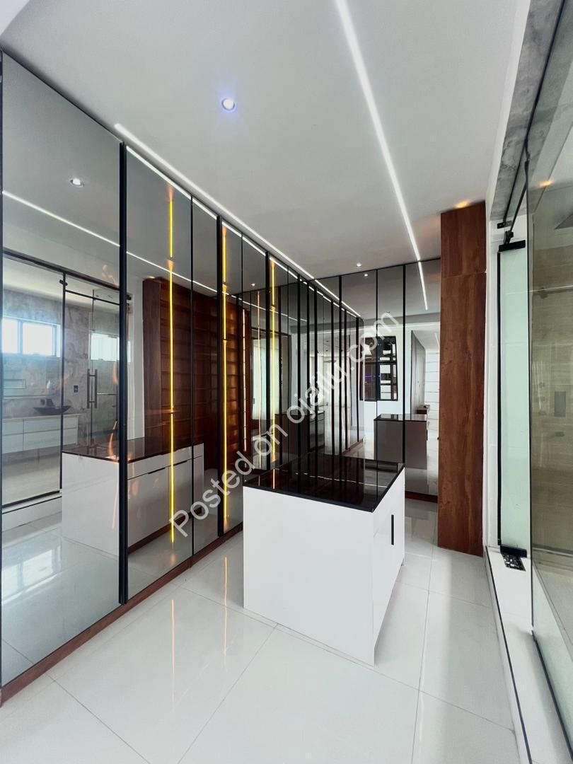 Lagos Luxury: 6-Bed Duplex with Cinema & Pool