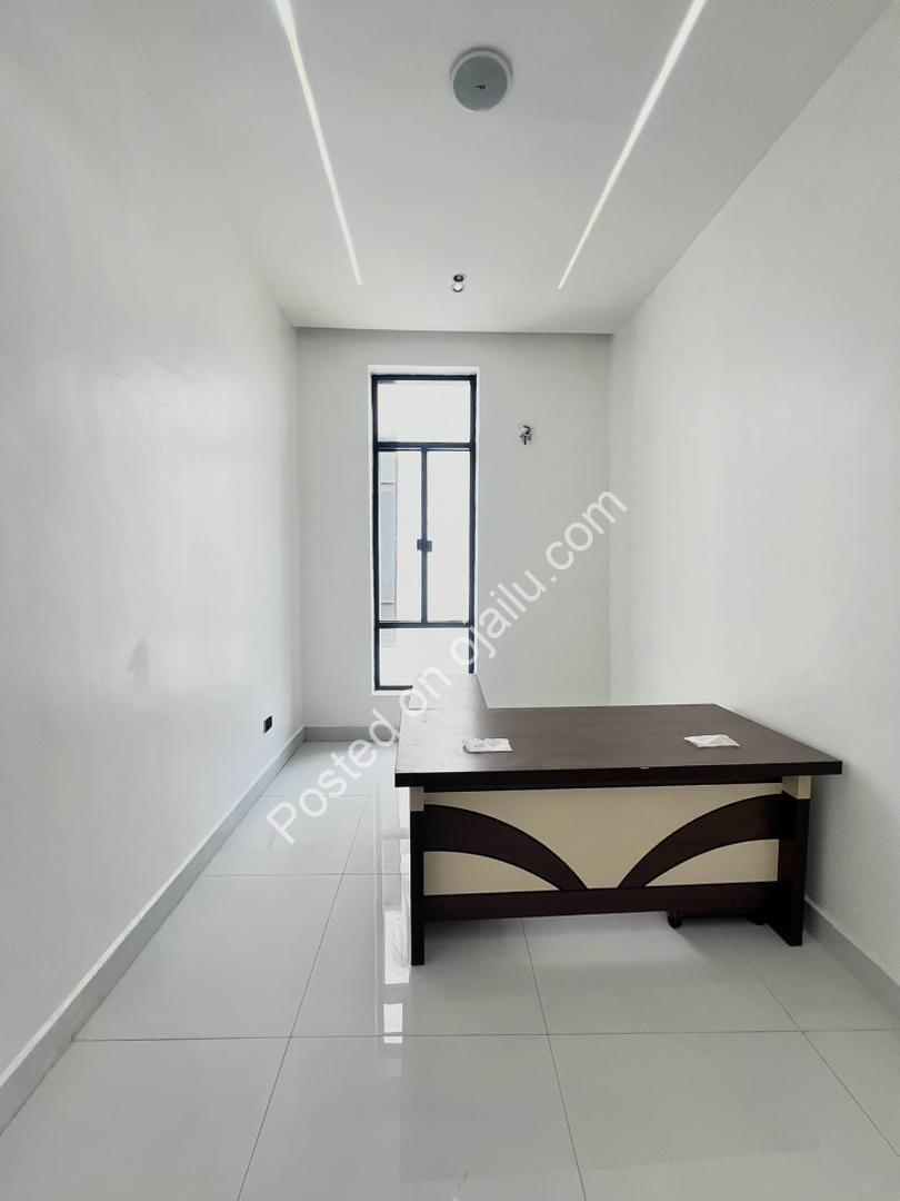 Lagos Luxury: 6-Bed Duplex with Cinema & Pool