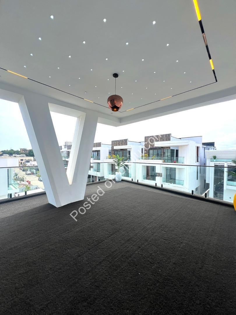 Lagos Luxury: 6-Bed Duplex with Cinema & Pool