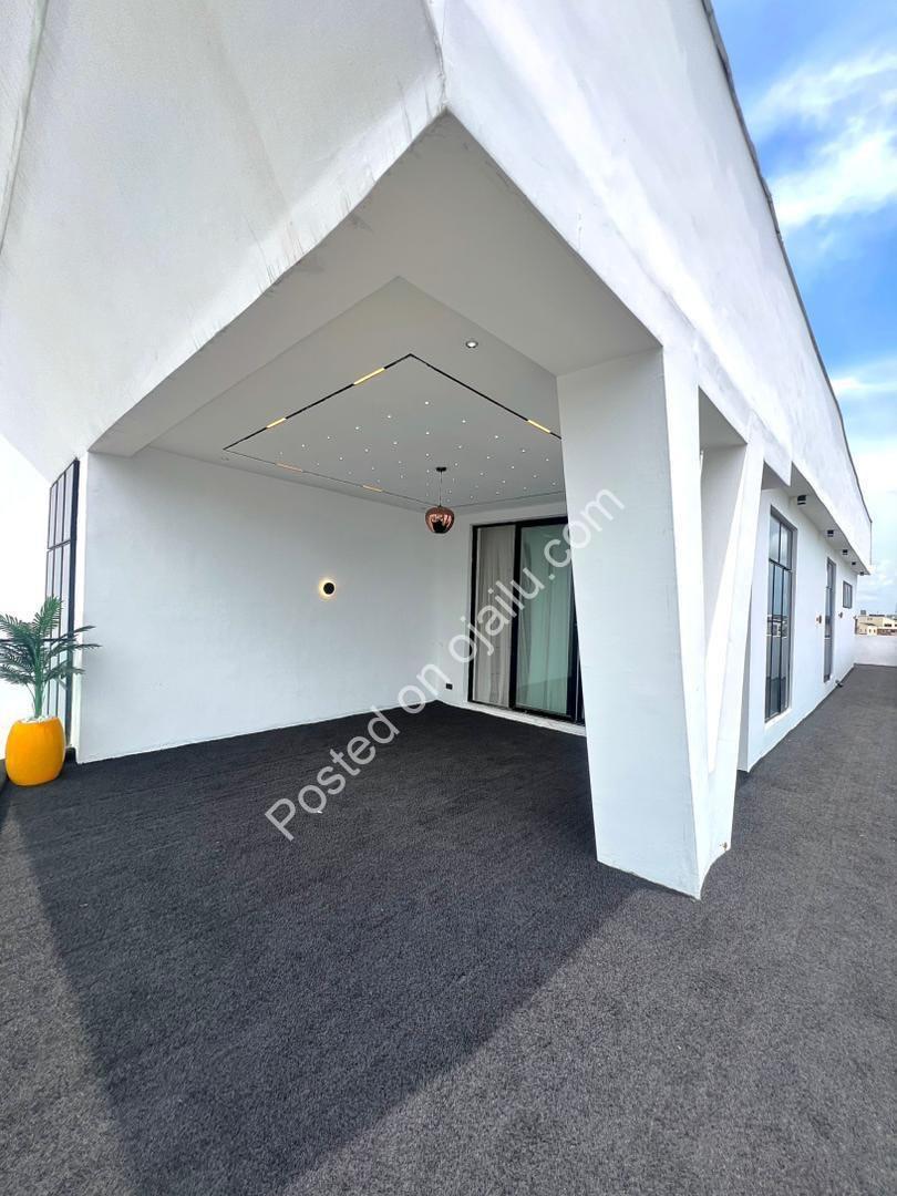 Lagos Luxury: 6-Bed Duplex with Cinema & Pool
