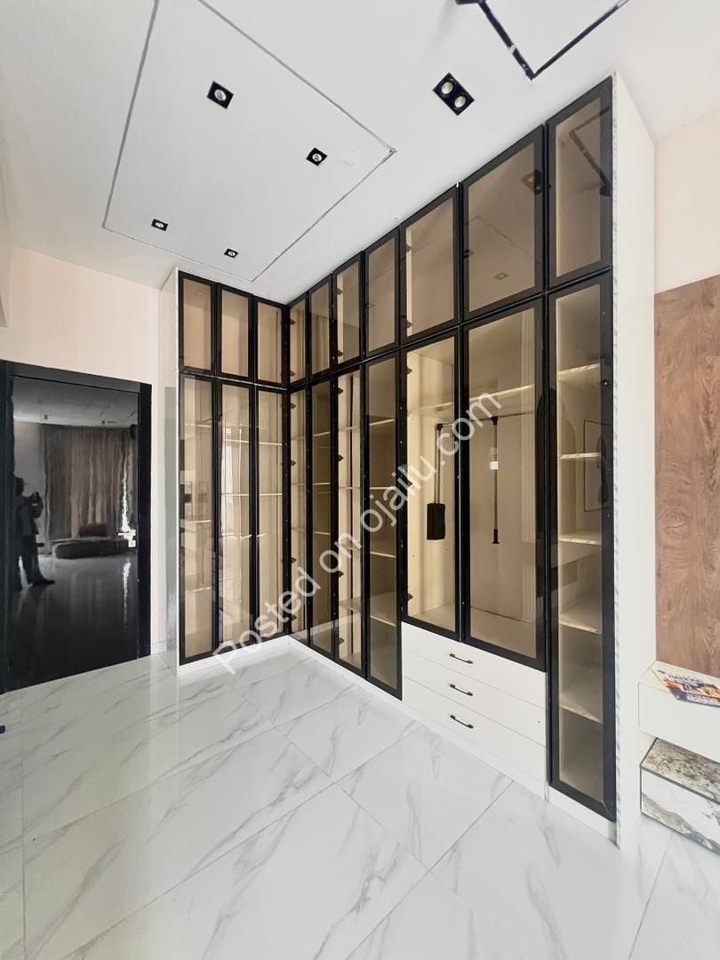 Lagos Luxury: 5-Bed Duplex with Pool & BQ