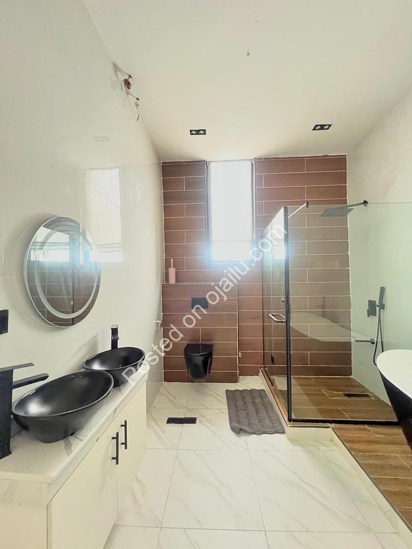 Lagos Luxury: 5-Bed Duplex with Pool & BQ