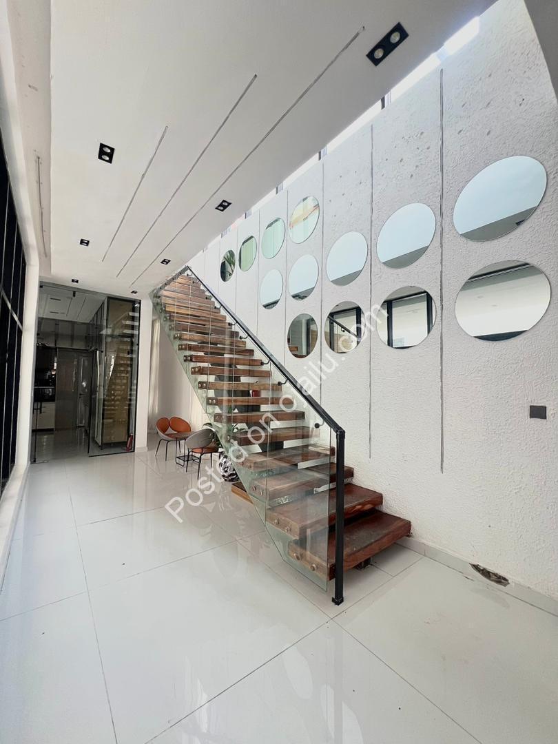 Lagos Luxury: 5-Bed Duplex with Pool & BQ