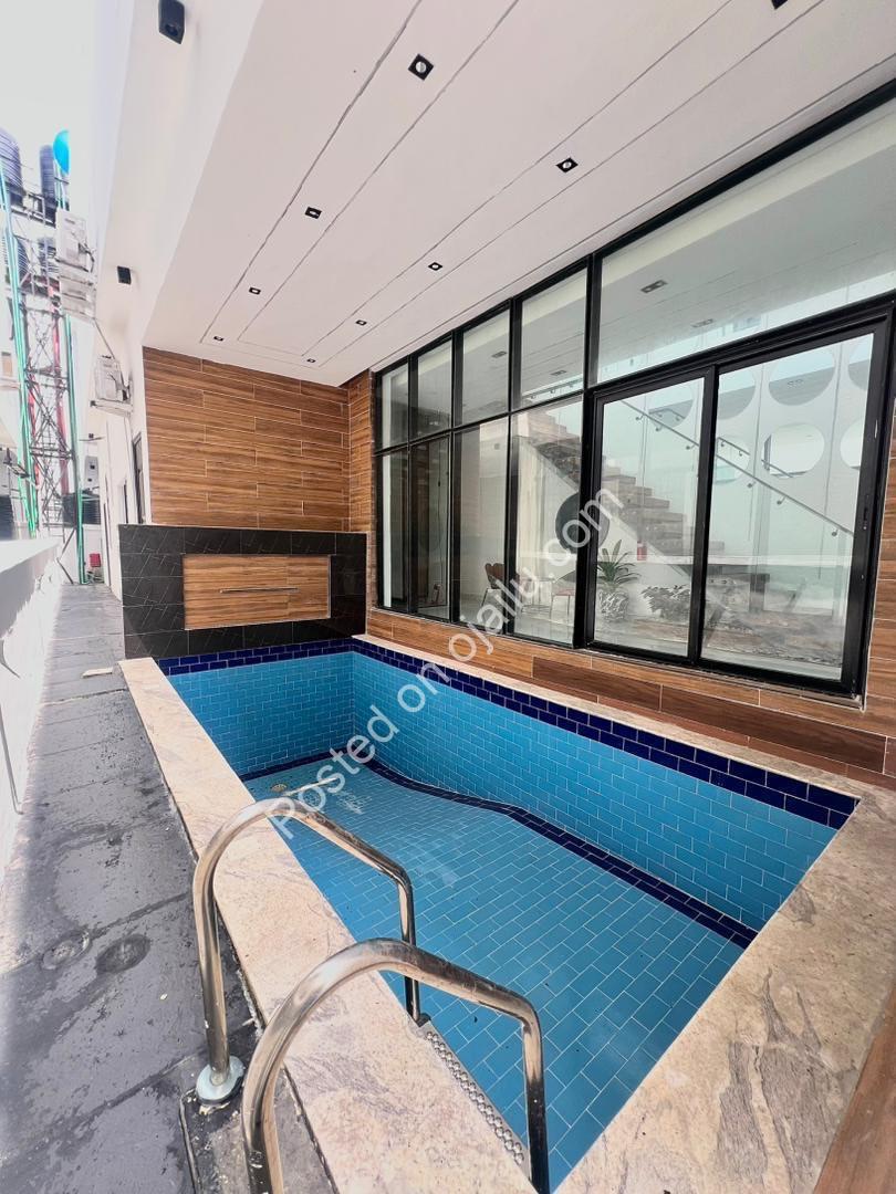 Lagos Luxury: 5-Bed Duplex with Pool & BQ