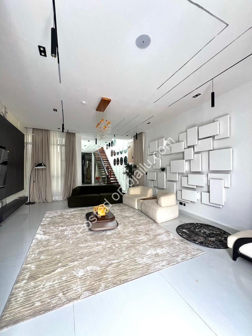 Lagos Luxury: 5-Bed Duplex with Pool & BQ