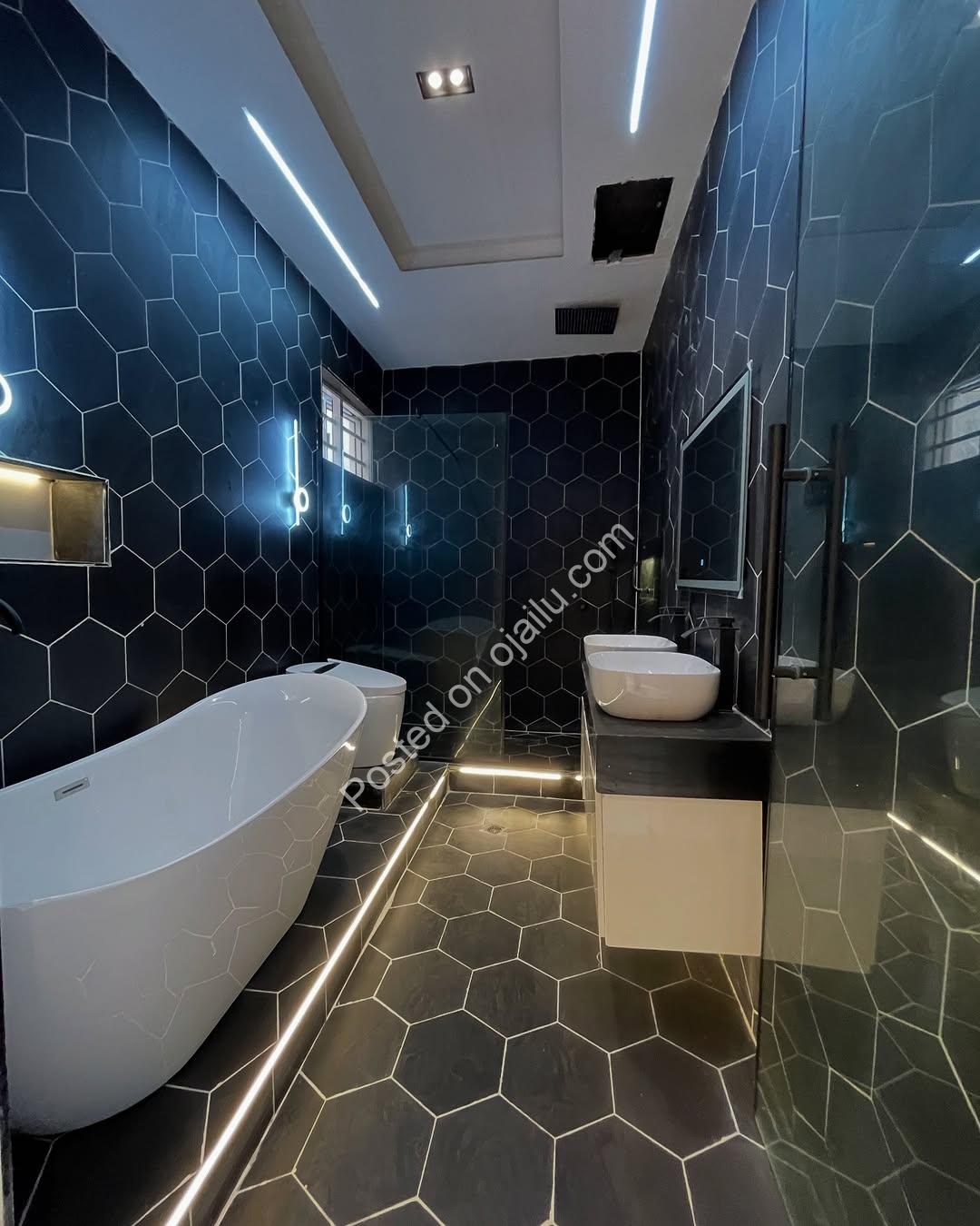 Elegant 5-Bed Oasis with Pool & Wine Bar in Lekki