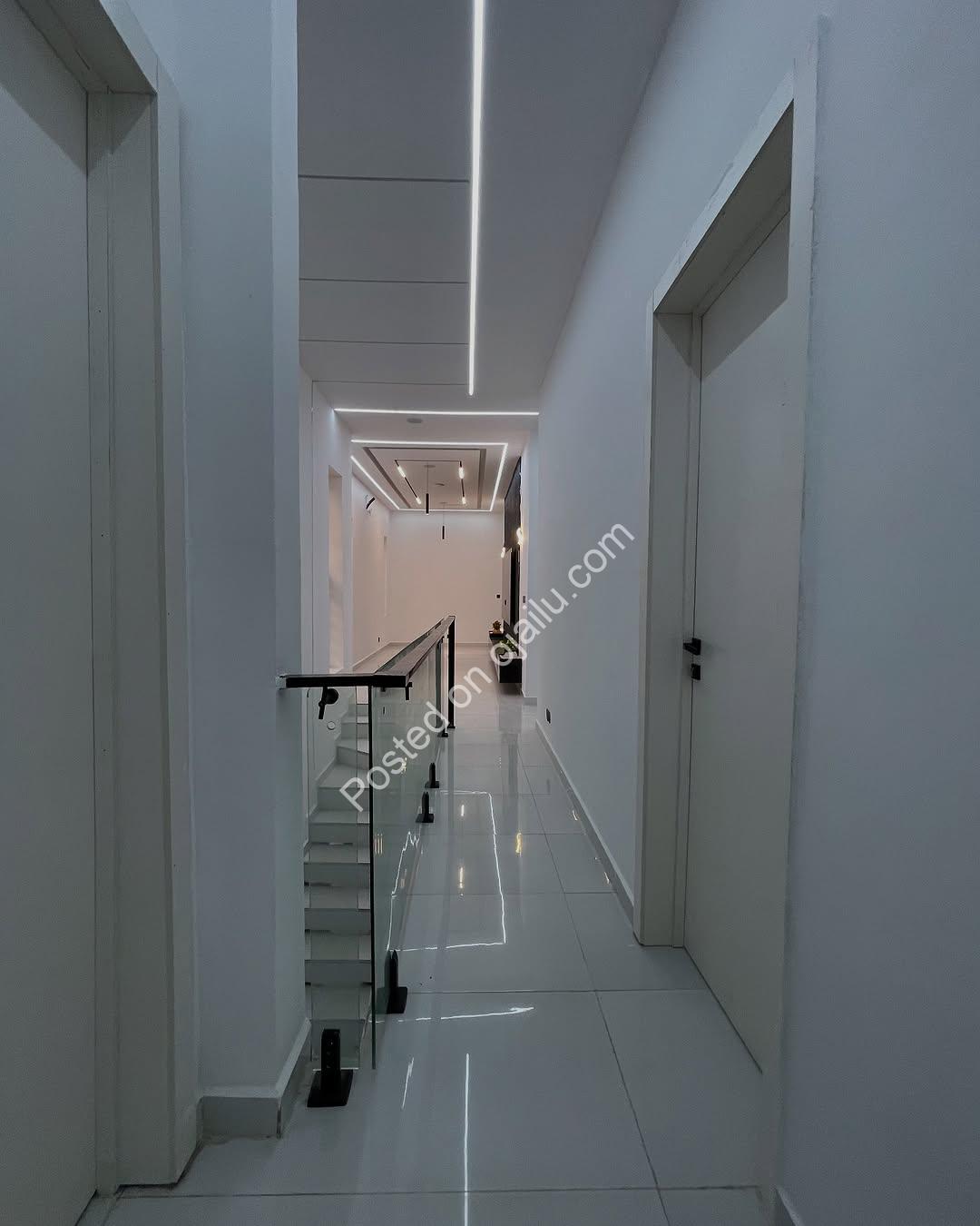 Elegant 5-Bed Oasis with Pool & Wine Bar in Lekki