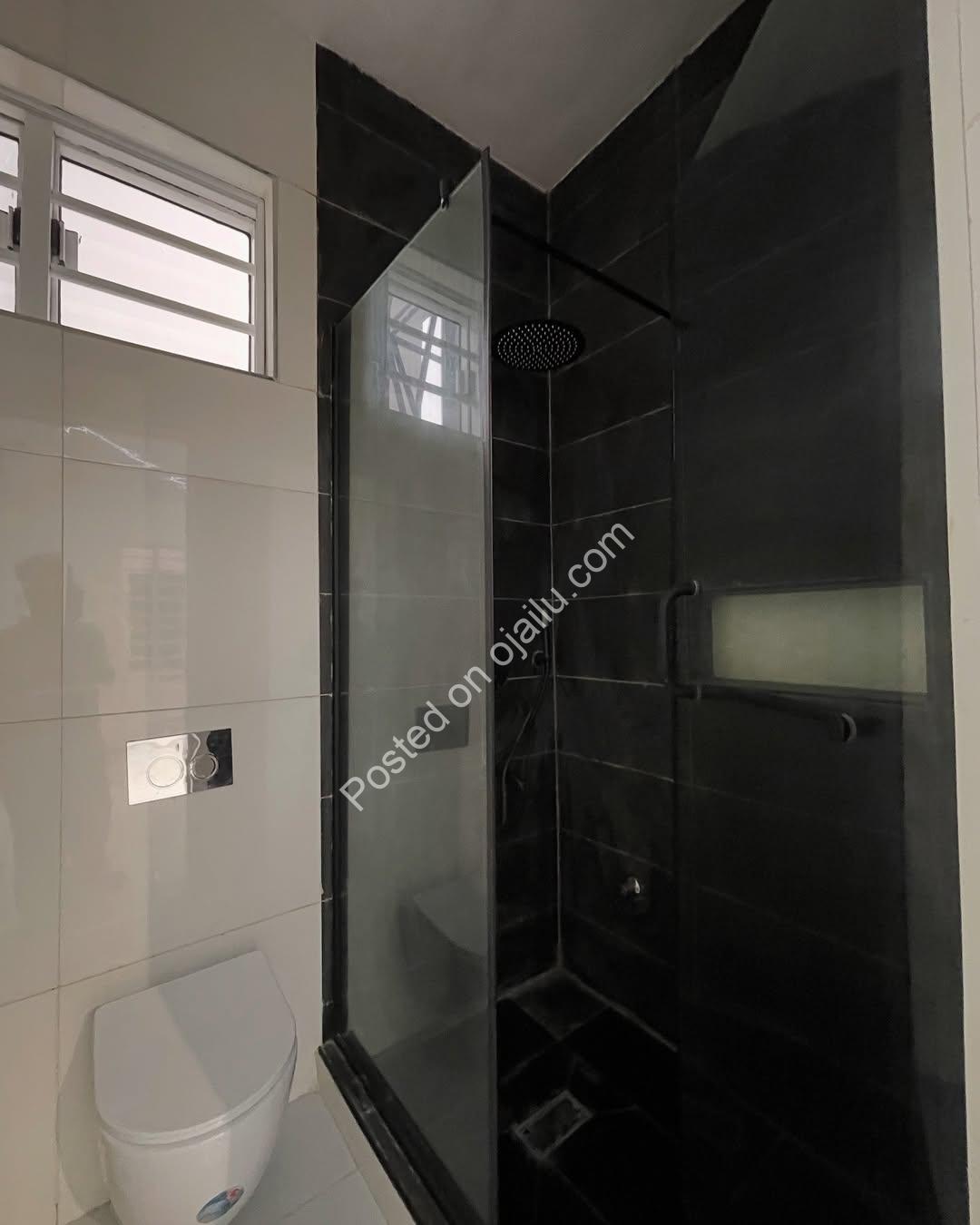 Elegant 5-Bed Oasis with Pool & Wine Bar in Lekki