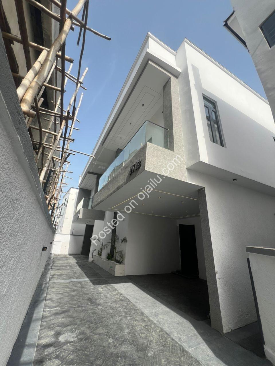 Sleek 4-Bed Ensuite Haven in Prime Lekki
