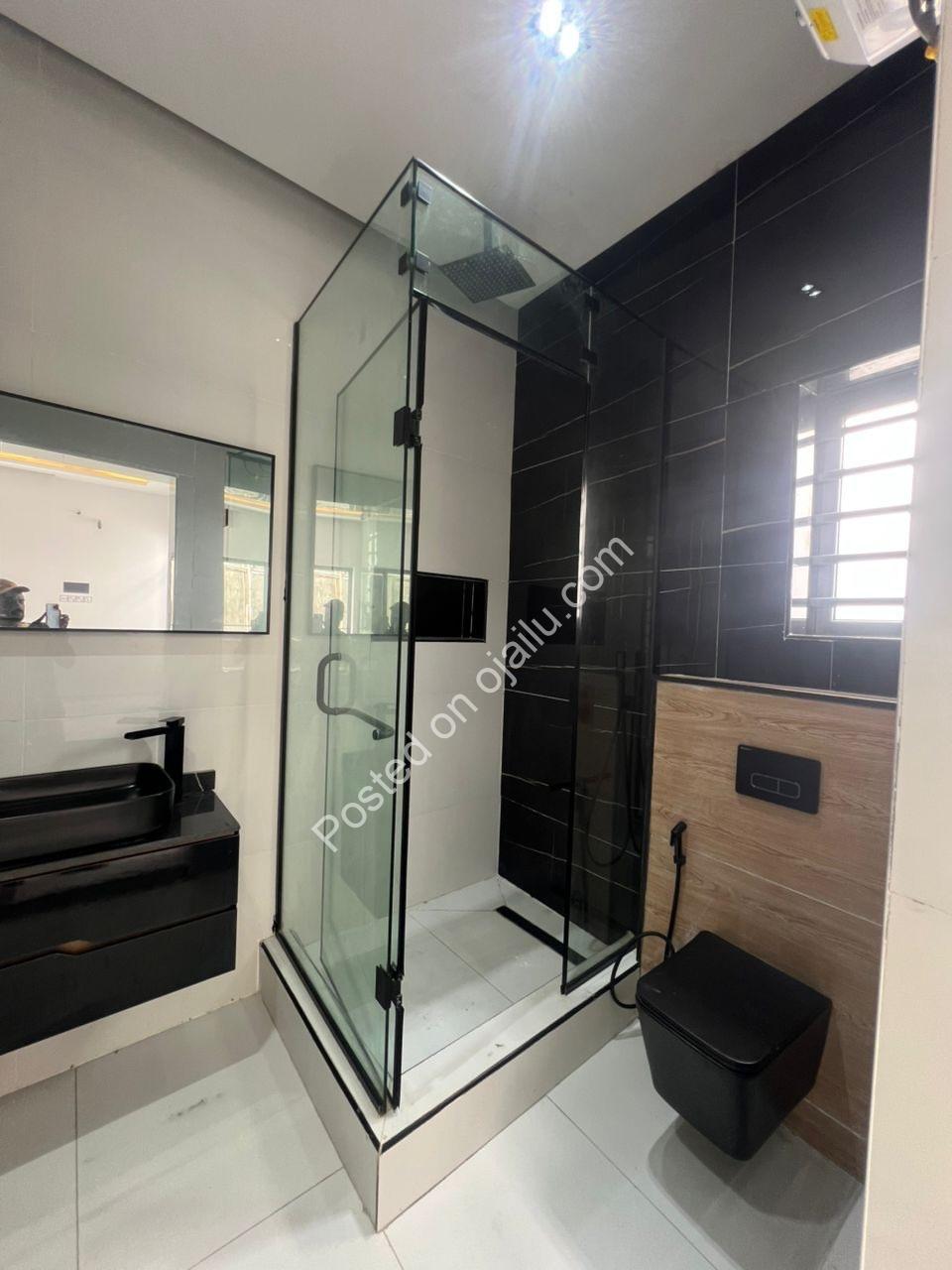 Sleek 4-Bed Ensuite Haven in Prime Lekki