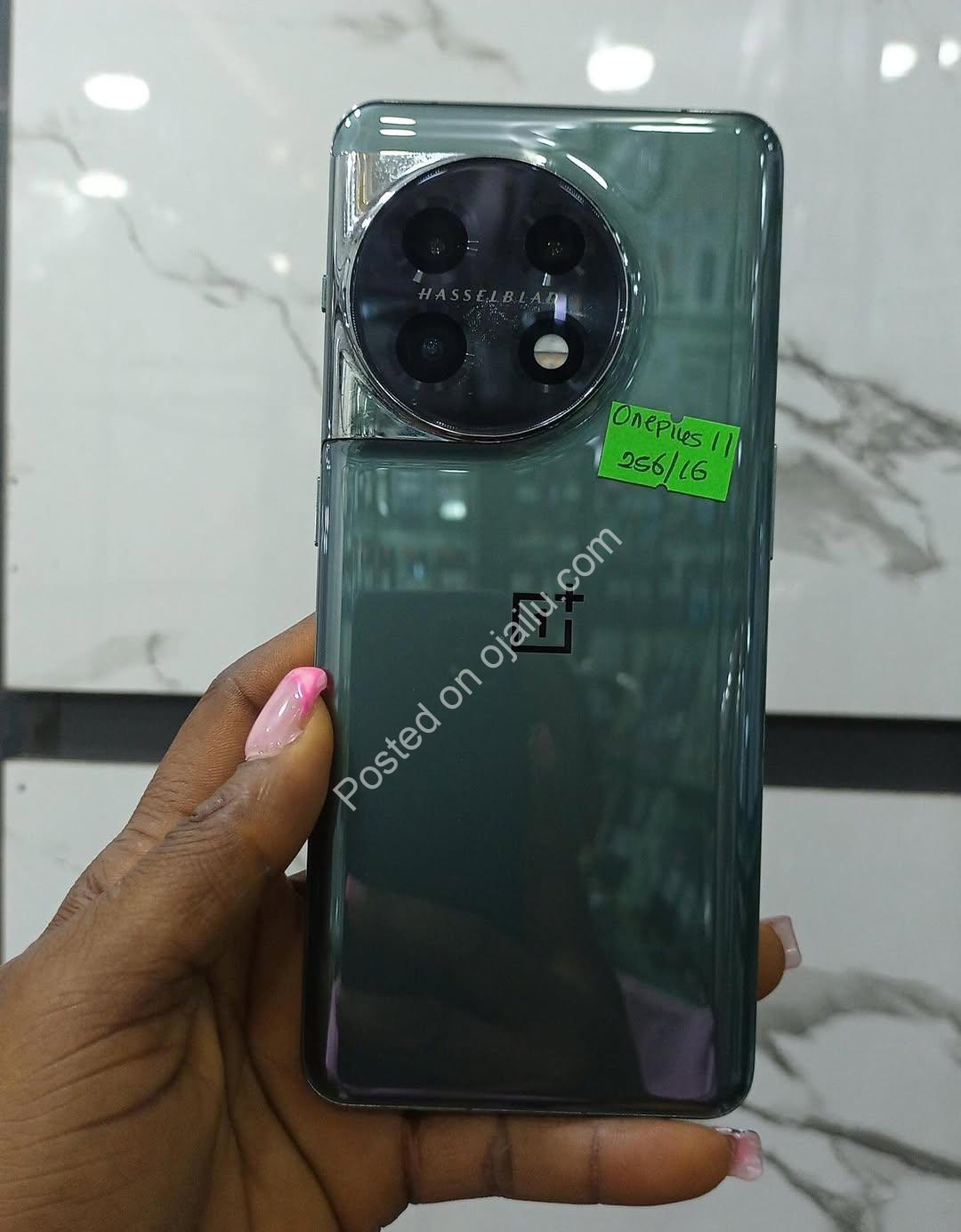 OnePlus 11: 16GB RAM & 256GB Storage – Power Unleashed!