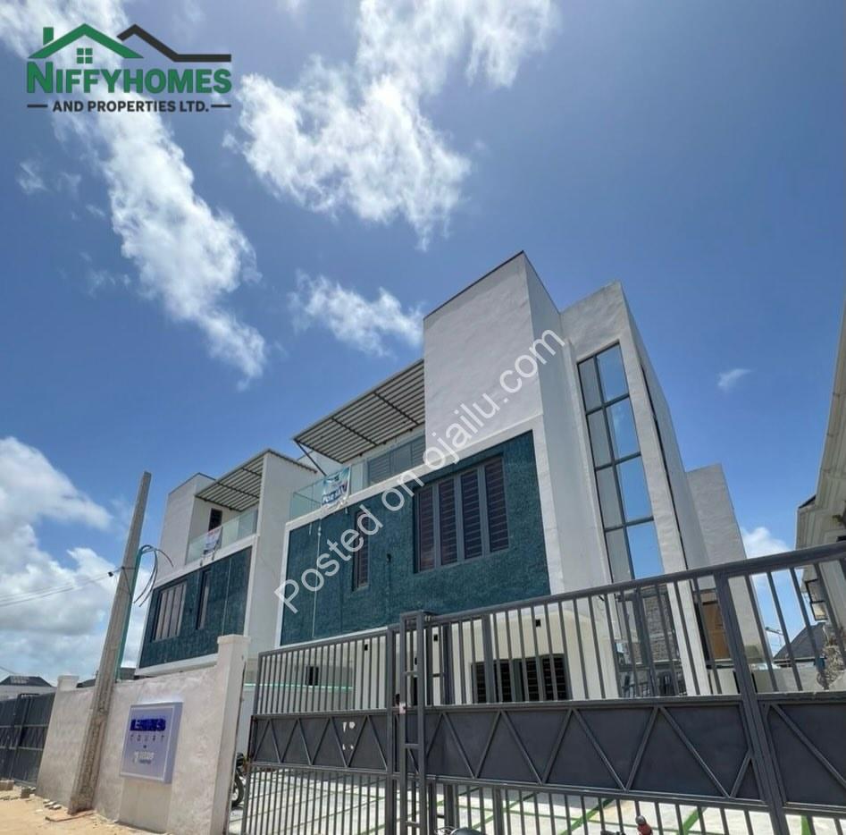 Lagos Oasis: 4BR Duplex with Pool & Panoramic Views