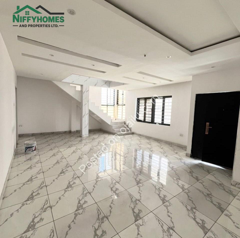 Spacious 4-Bed Duplex with Pool in Ologolo