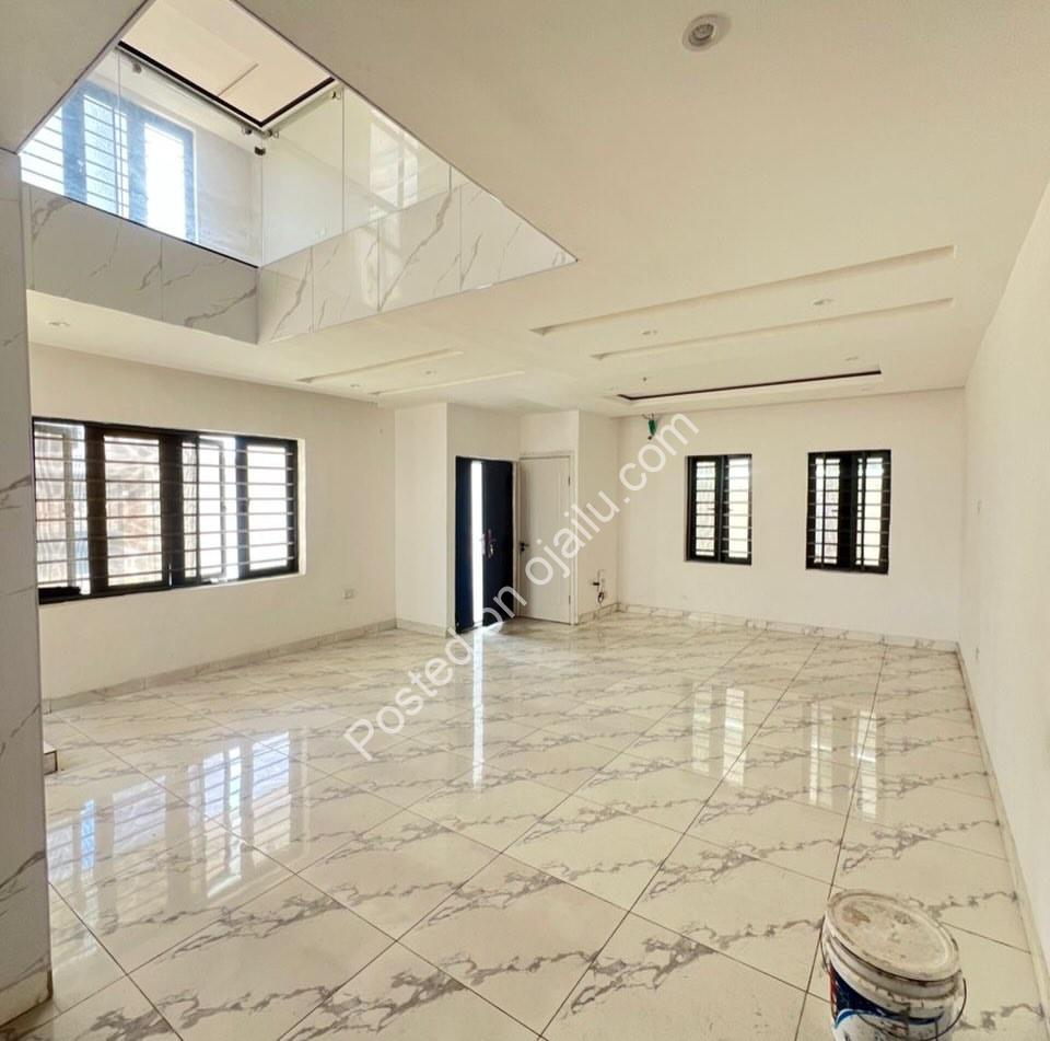 Spacious 4-Bed Duplex with Pool in Ologolo