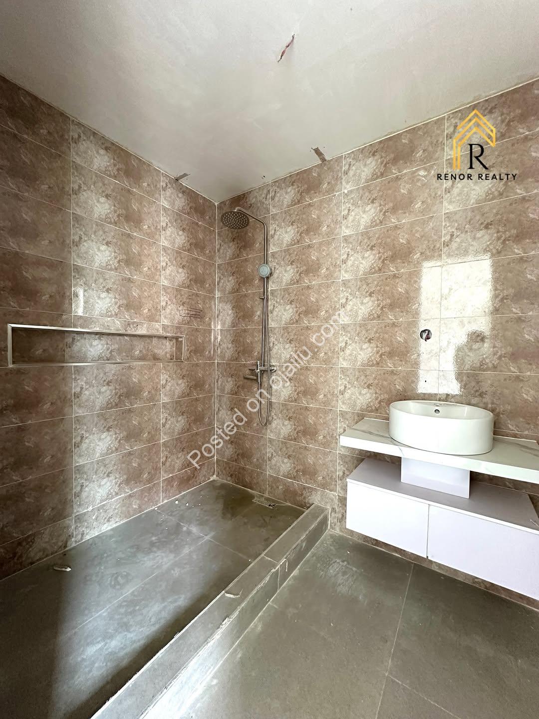 Elevator Bliss: 2BR Ensuite in Lekki’s Secure Estate