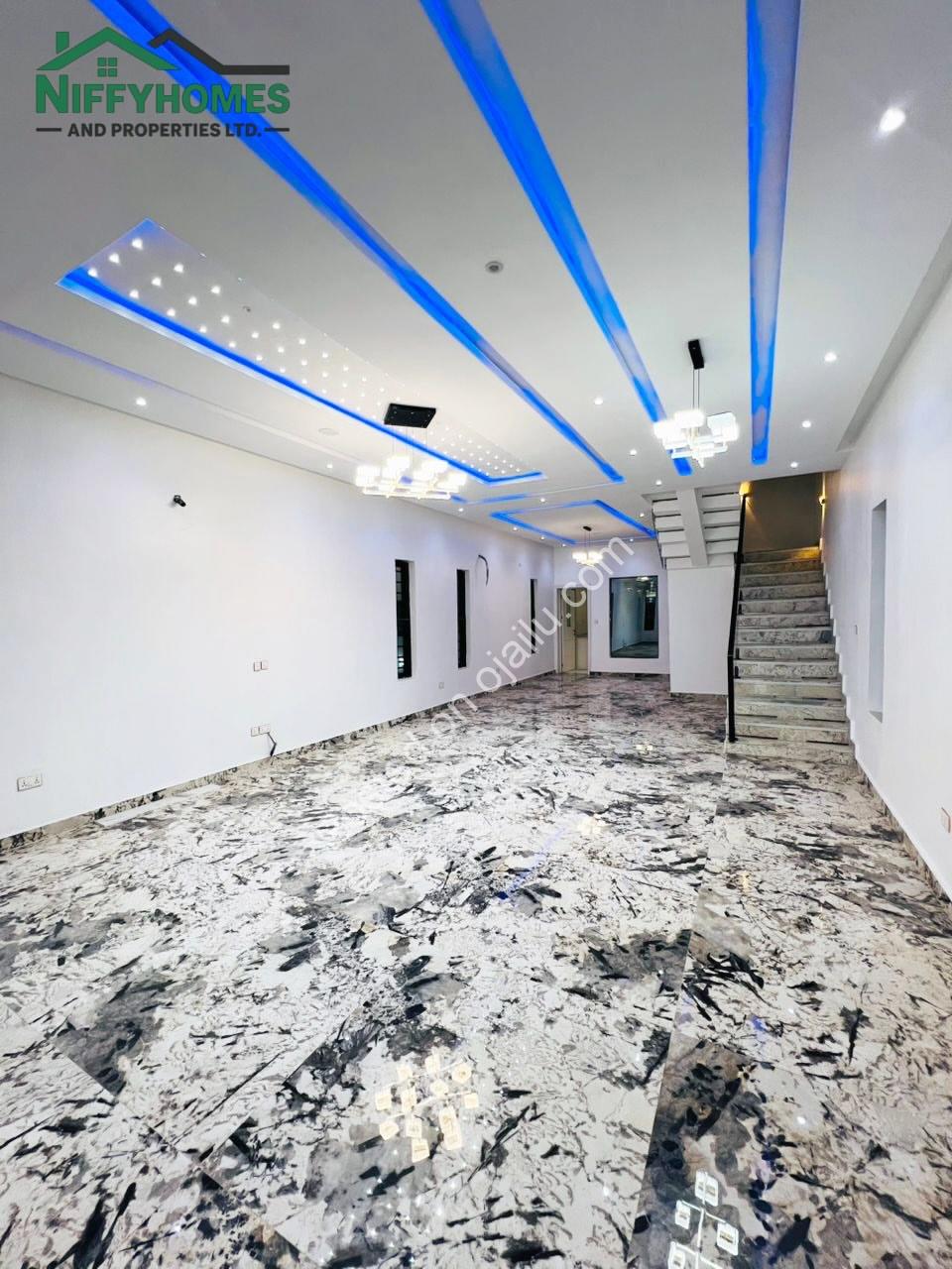 Exquisite 6-Bedroom Duplex with Pool & Elevator in Ikota