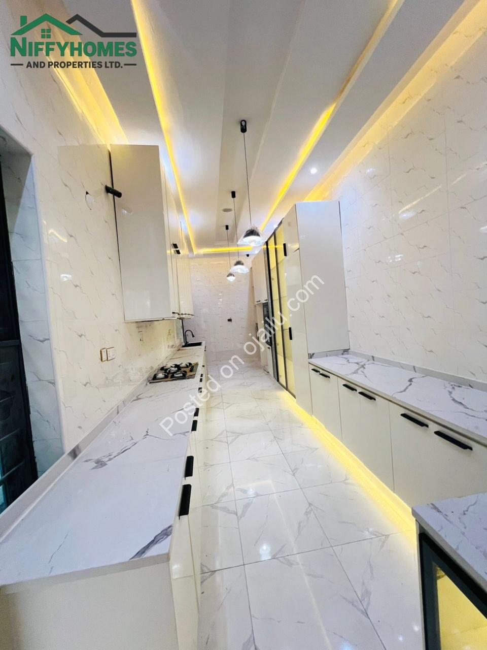 Exquisite 6-Bedroom Duplex with Pool & Elevator in Ikota