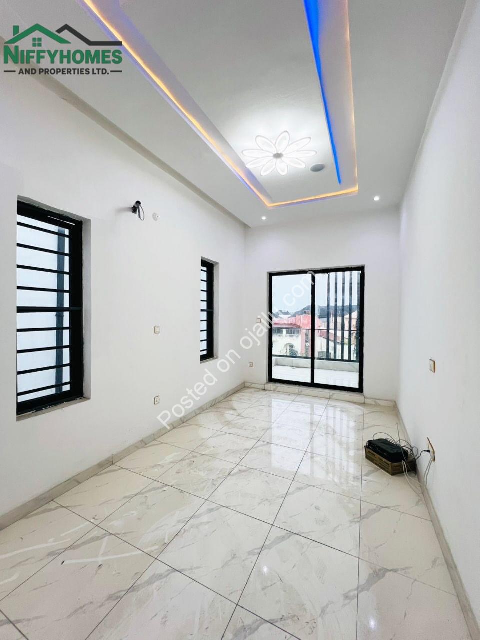 Exquisite 6-Bedroom Duplex with Pool & Elevator in Ikota