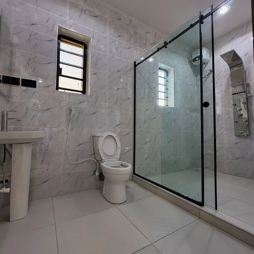 Luxury 5-Bed Duplex with Pool & Jacuzzi