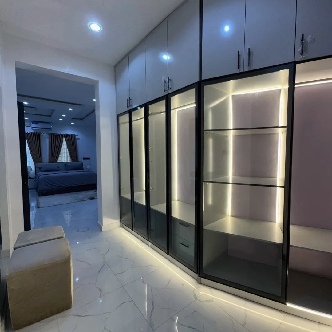 Luxury 5-Bed Duplex with Pool & Jacuzzi