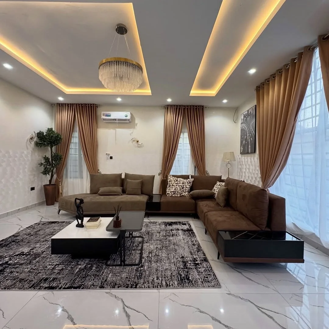 Luxury 5-Bed Duplex with Pool & Jacuzzi