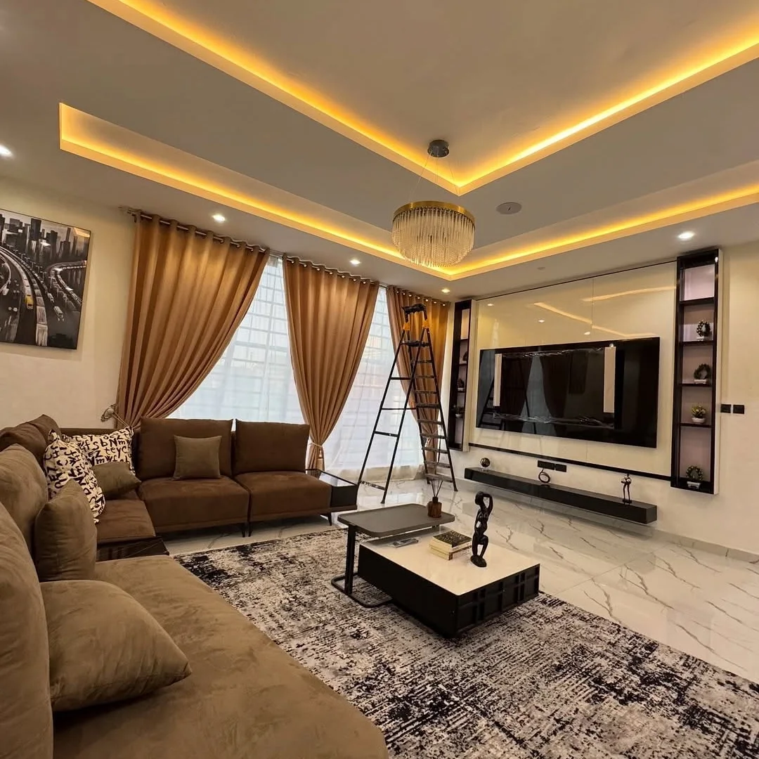Luxury 5-Bed Duplex with Pool & Jacuzzi