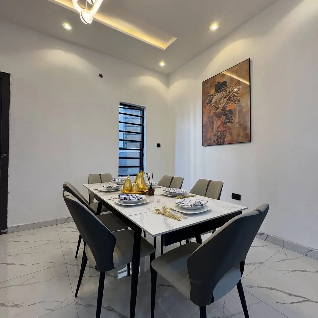 Luxury 5-Bed Duplex with Pool & Jacuzzi