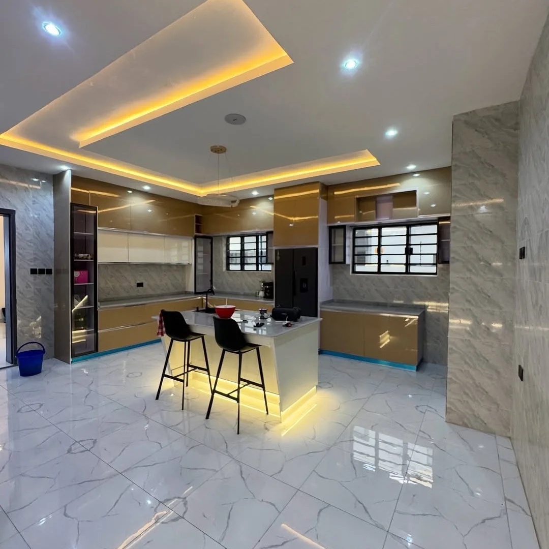 Luxury 5-Bed Duplex with Pool & Jacuzzi