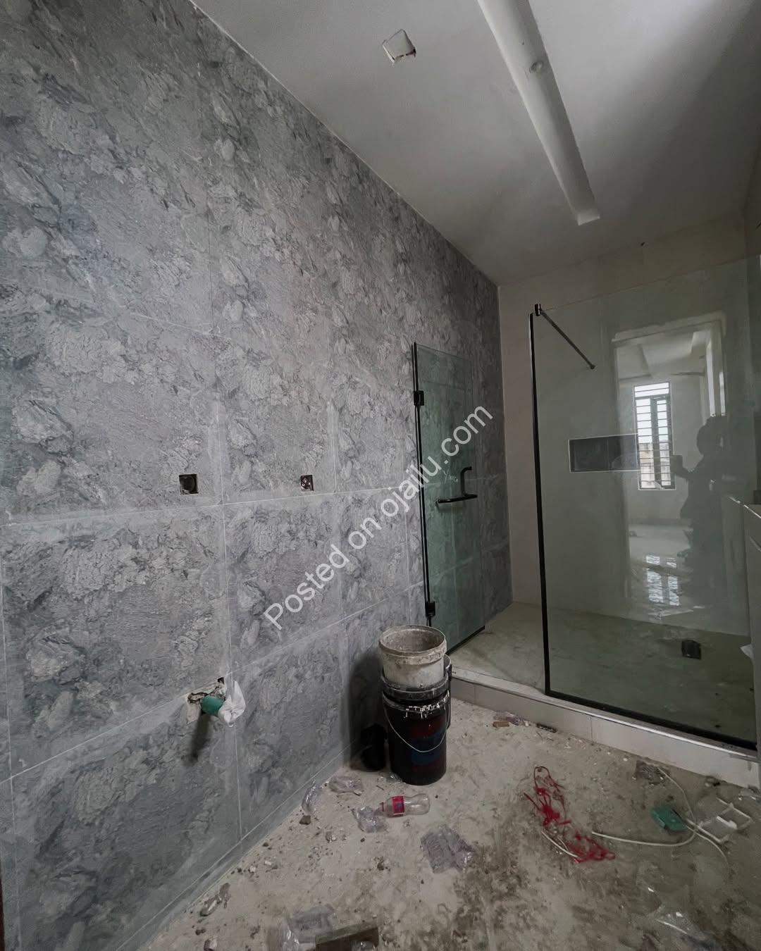 Opulent 5-Bed Duplex with Resort-Style Pool