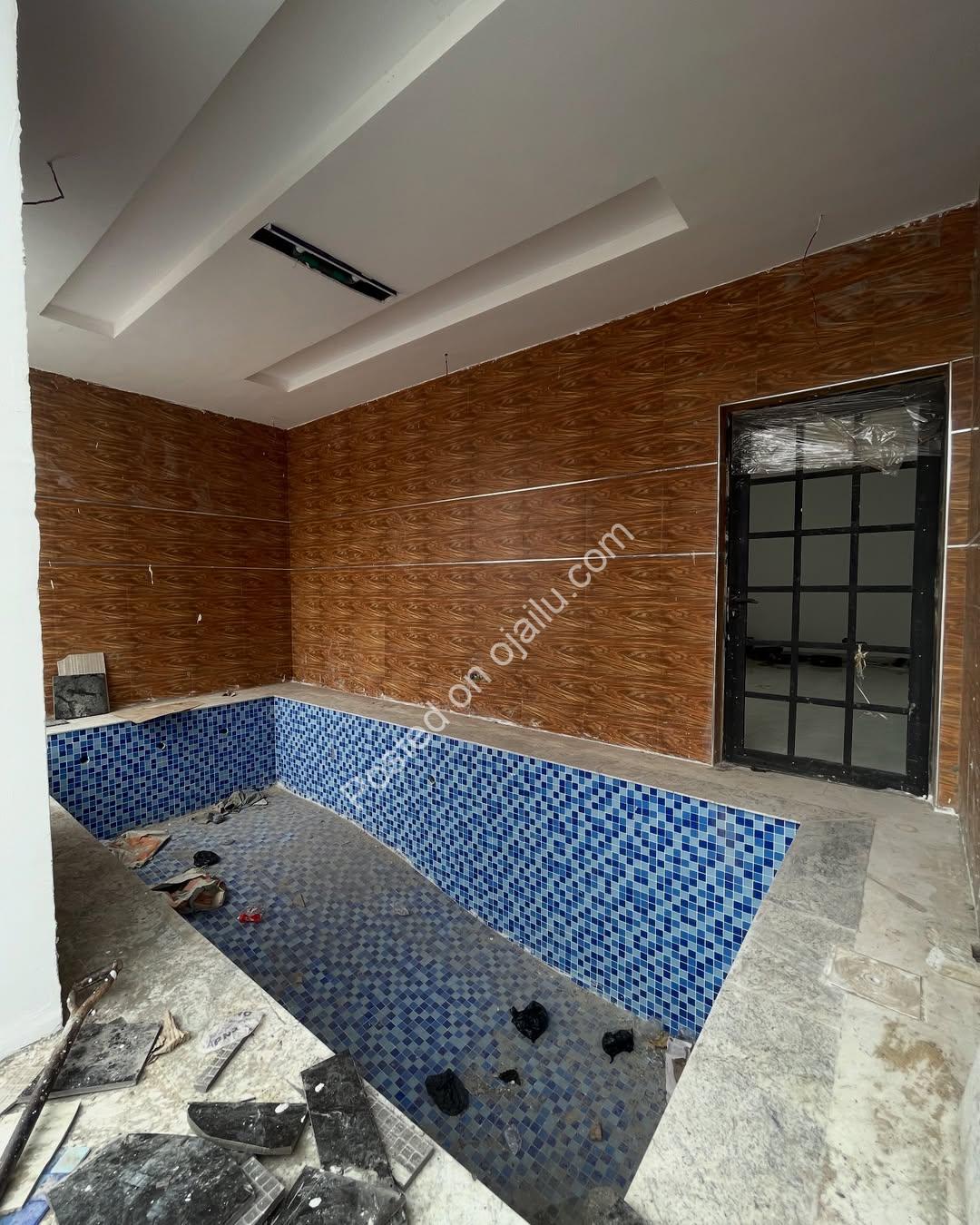 Opulent 5-Bed Duplex with Resort-Style Pool