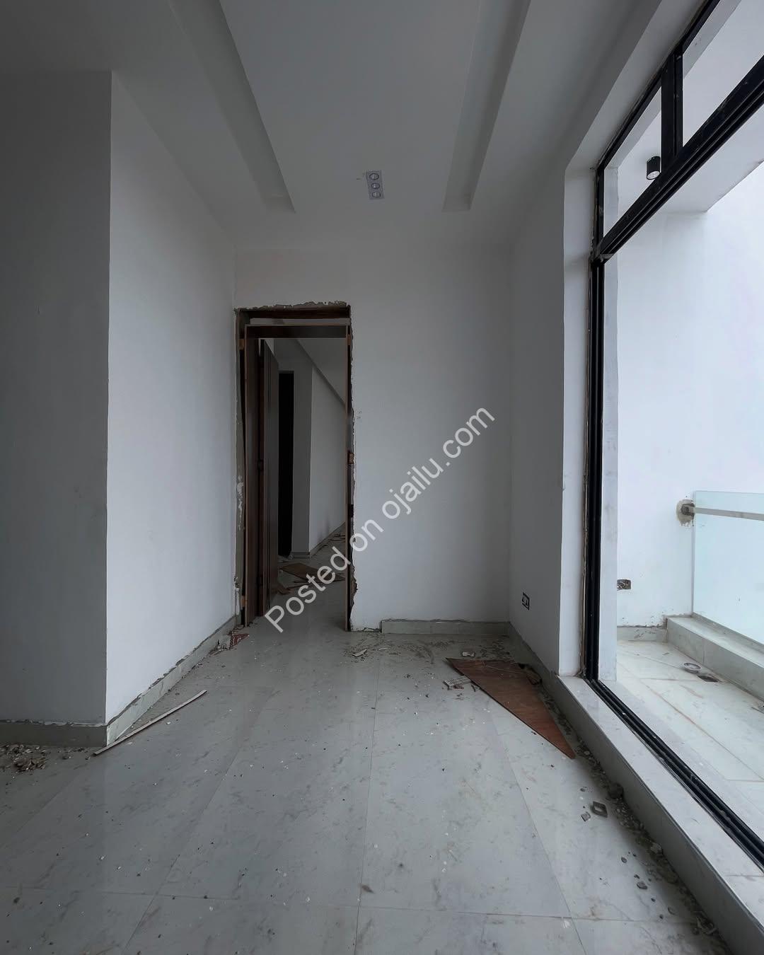 Opulent 5-Bed Duplex with Resort-Style Pool