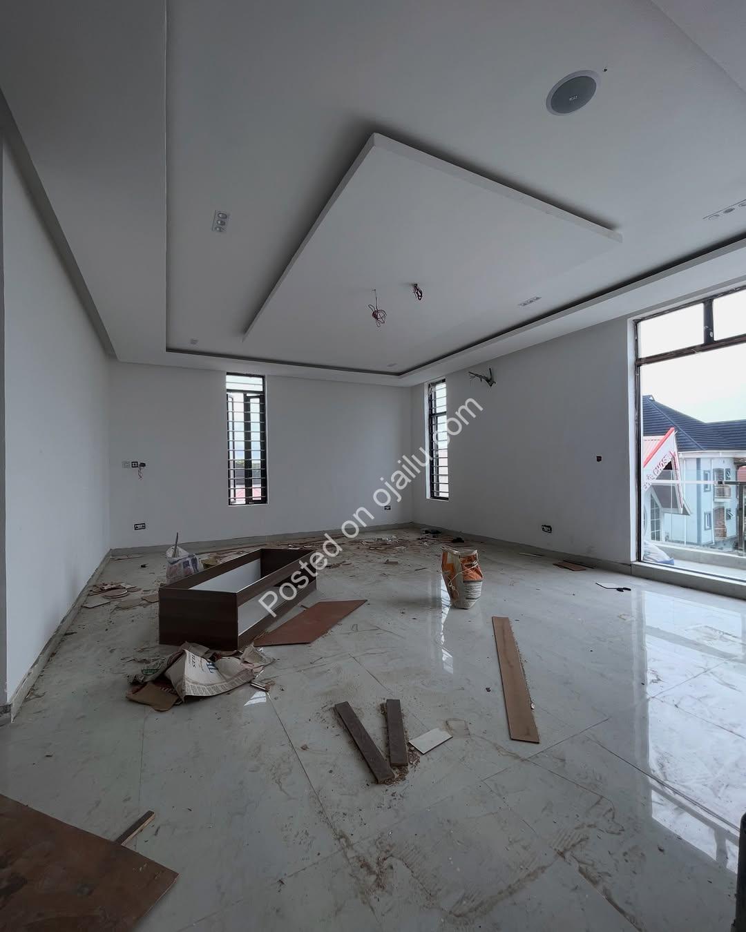 Opulent 5-Bed Duplex with Resort-Style Pool