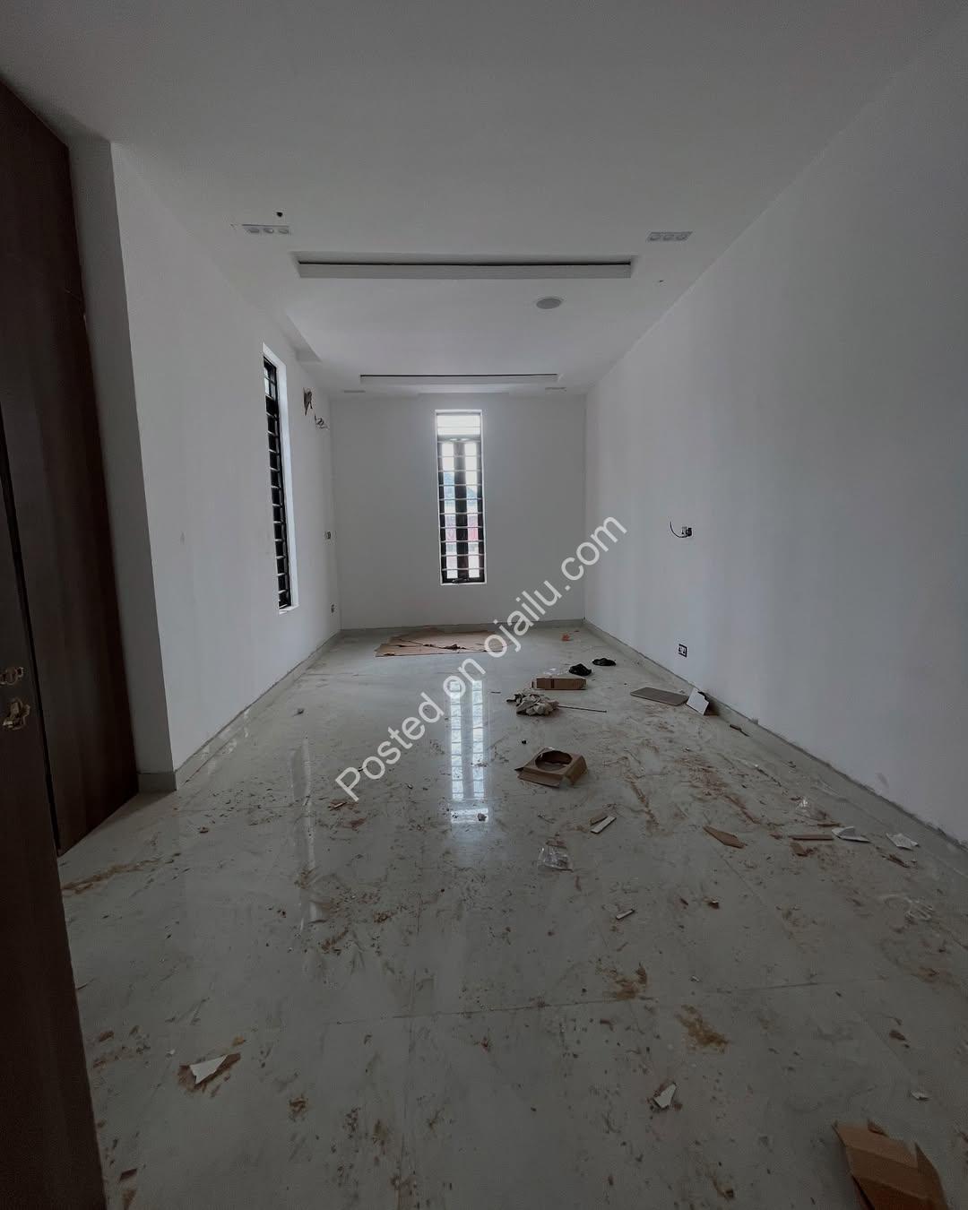 Opulent 5-Bed Duplex with Resort-Style Pool