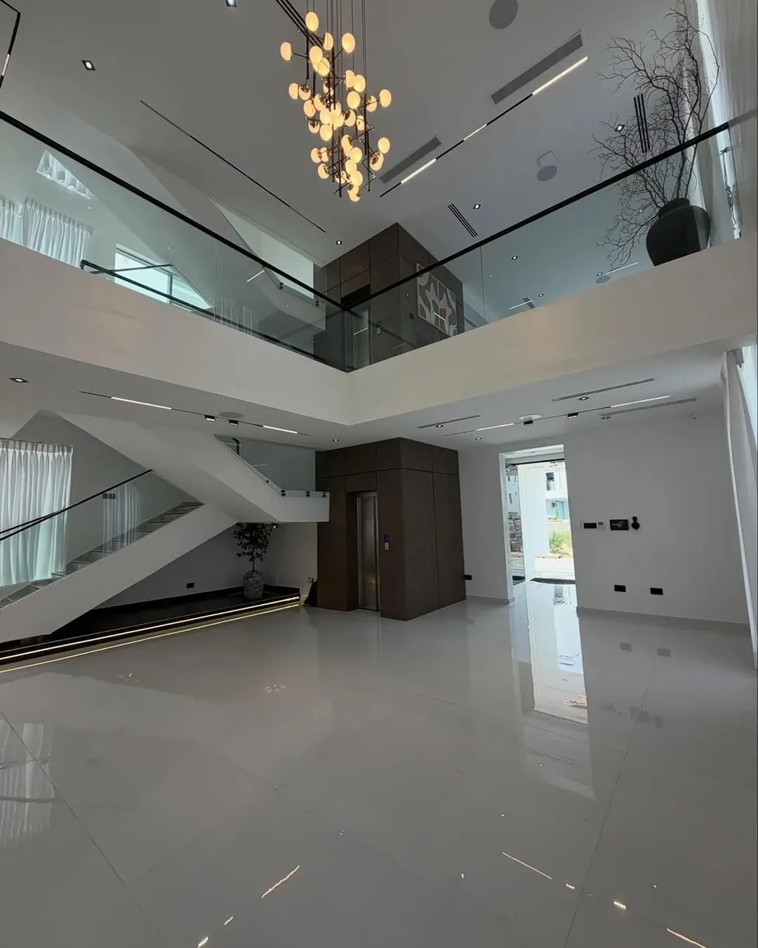 Smart 5-Bed Duplex with Cinema & Pool in Lekki