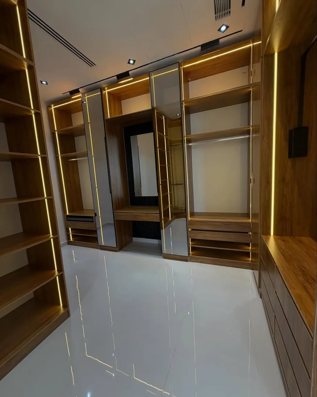 Smart 5-Bed Duplex with Cinema & Pool in Lekki