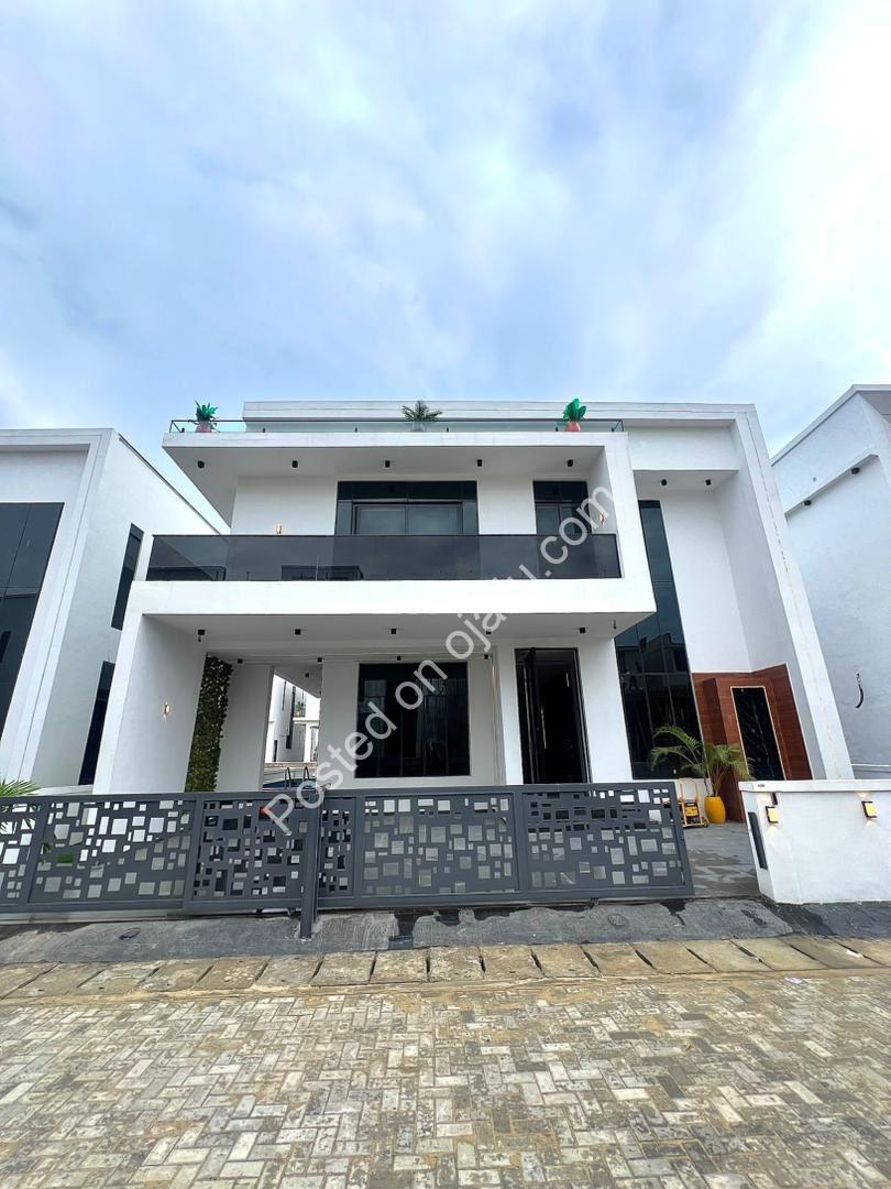 Lekki Sanctuary: 5-Bed Estate with Pool & Cinema