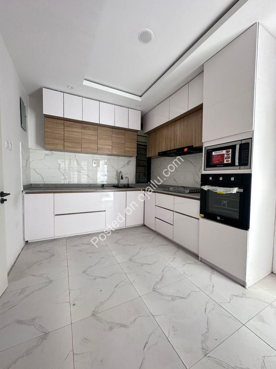 Coastal Road Gem: 3 Luxe 4-Bed Semis in Lekki